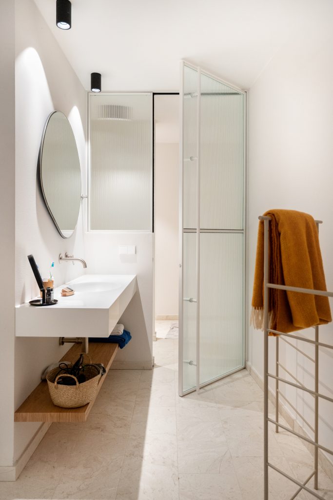 bathroom 1-01