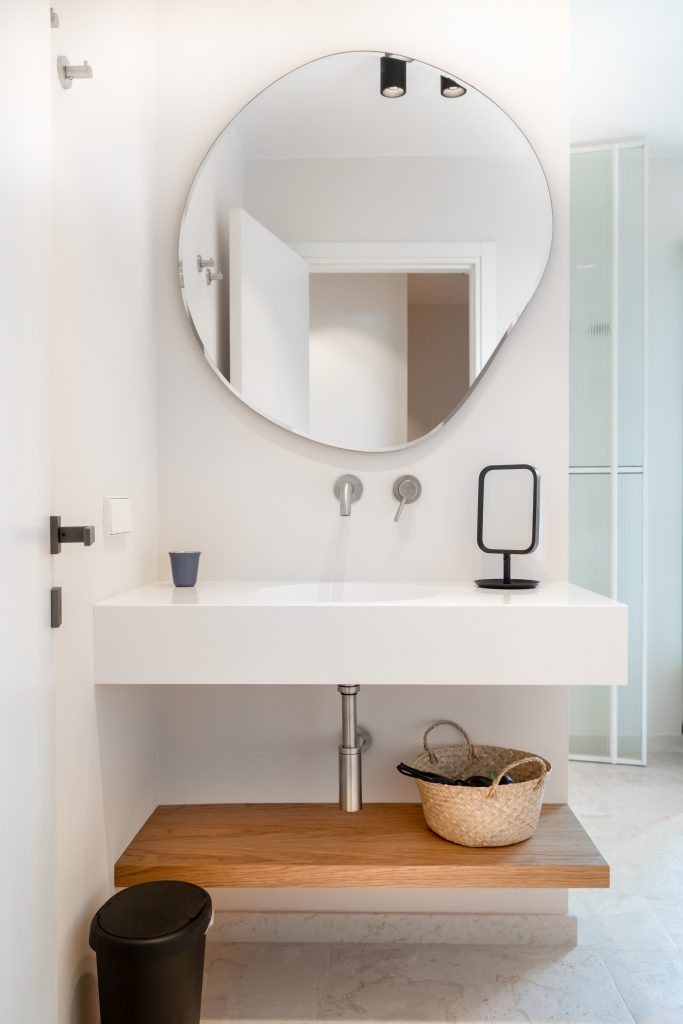 bathroom 1-02