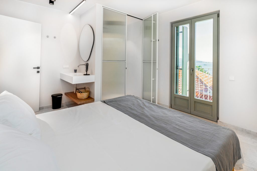 bedroom 1-01