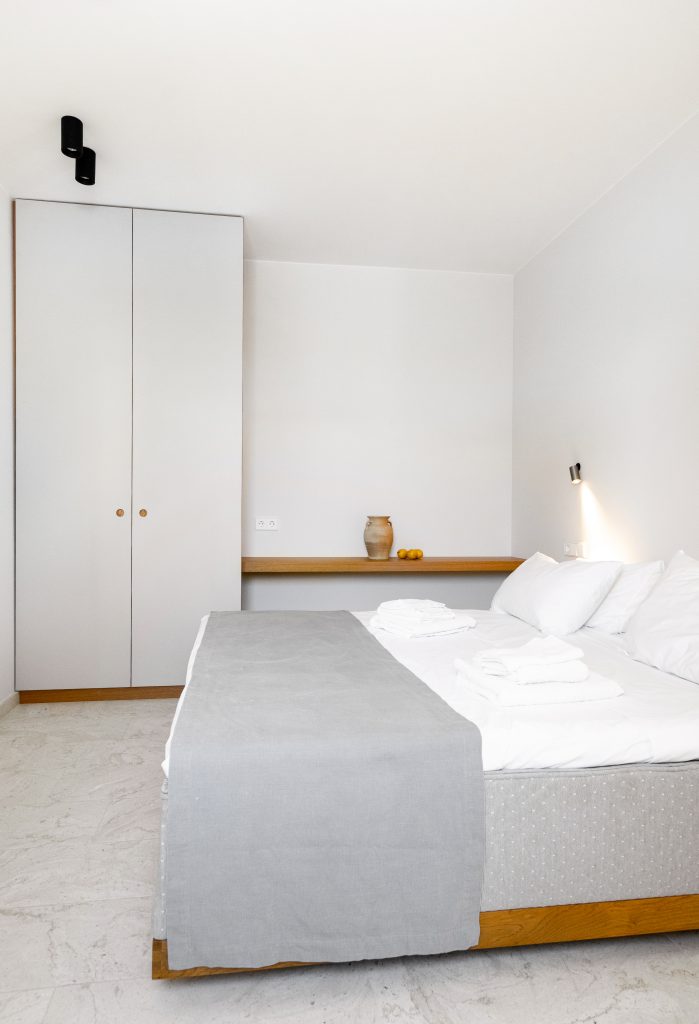 bedroom 1-01